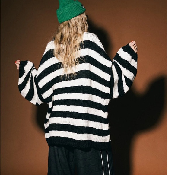 Striped Black and White Oversized Sweater - Picture 4 of 4